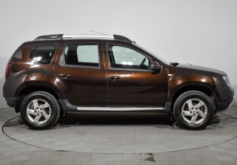 Подержанный автомобиль Renault Duster 2017 года (4 фото)