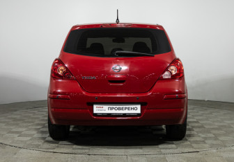 Подержанный автомобиль Nissan Tiida Hatchback 2011 года (6 фото)