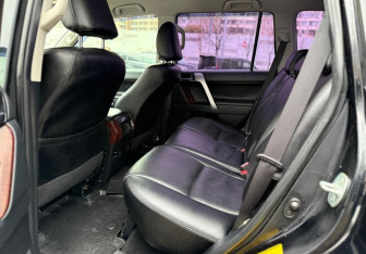 Подержанный автомобиль Toyota Land Cruiser Prado 2015 года (10 фото)