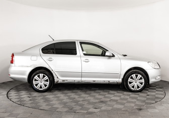 Подержанный автомобиль Skoda Octavia Liftback 2012 года (5 фото)