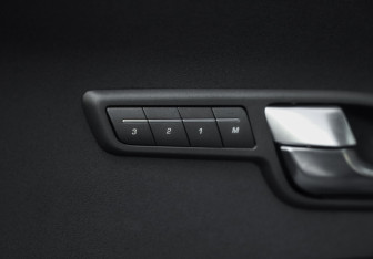 Подержанный автомобиль Land Rover Range Rover Evoque 2012 года (24 фото)