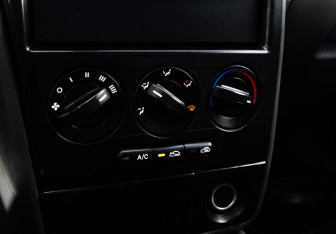 Подержанный автомобиль Kia Spectra Sedan 2006 года (11 фото)