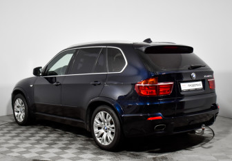 Подержанный автомобиль BMW X5 2012 года (7 фото)