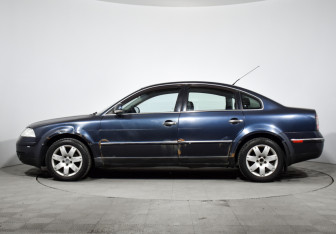 Подержанный автомобиль Volkswagen Passat Sedan 2004 года (8 фото)