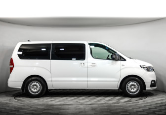 Подержанный автомобиль Hyundai H-1 2018 года (4 фото)