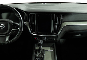 Подержанный автомобиль Volvo S60 2019 года (14 фото)