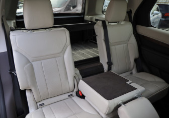 Подержанный автомобиль Land Rover Discovery 2017 года (28 фото)