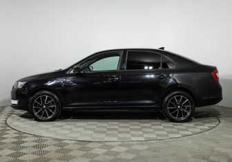 Подержанный автомобиль Skoda Rapid Liftback 2015 года (8 фото)