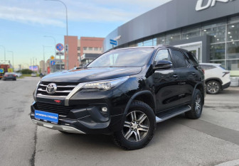 Подержанный автомобиль Toyota Fortuner 2019 года (1 фото)