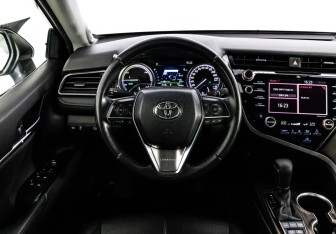 Подержанный автомобиль Toyota Camry Sedan 2020 года (16 фото)