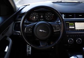 Подержанный автомобиль Jaguar E-Pace 2019 года (9 фото)