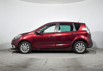Подержанный автомобиль Renault Scenic 2013 года (8 фото)