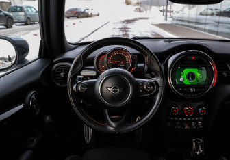 Подержанный автомобиль MINI Hatch 2020 года (13 фото)