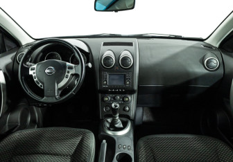 Подержанный автомобиль Nissan Qashqai 2009 года (13 фото)