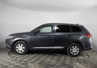 Подержанный автомобиль Mitsubishi Outlander 2018 года (8 фото)
