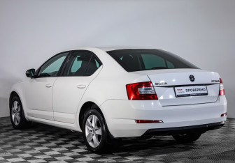 Подержанный автомобиль Skoda Octavia Liftback 2015 года (7 фото)