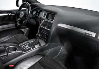 Подержанный автомобиль Audi Q7 2013 года (15 фото)