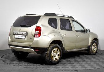 Подержанный автомобиль Renault Duster 2015 года (5 фото)