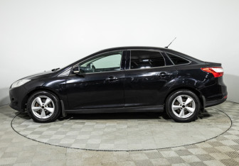 Подержанный автомобиль Ford Focus Sedan 2011 года (8 фото)