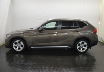 Подержанный автомобиль BMW X1 2012 года (8 фото)