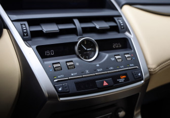 Подержанный автомобиль Lexus NX 2019 года (17 фото)