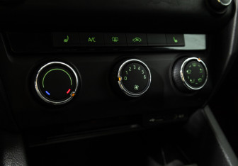 Подержанный автомобиль Skoda Octavia Liftback 2014 года (15 фото)