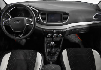 Подержанный автомобиль LADA (ВАЗ) Vesta Sedan 2023 года (14 фото)