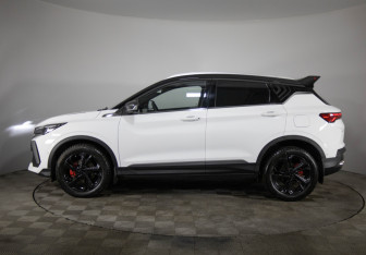 Подержанный автомобиль Geely Coolray 2023 года (8 фото)