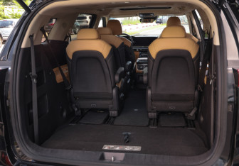 Подержанный автомобиль Kia Carnival 2021 года (5 фото)