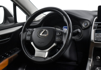 Подержанный автомобиль Lexus NX 2018 года (16 фото)