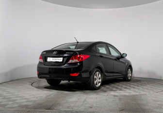 Подержанный автомобиль Hyundai Solaris Sedan 2012 года (5 фото)