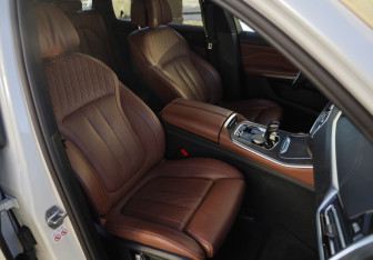 Подержанный автомобиль BMW X5 2020 года (31 фото)