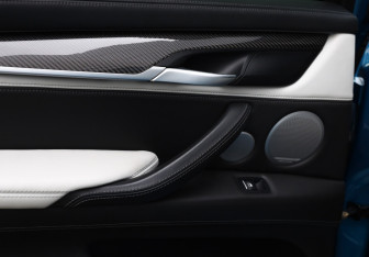 Подержанный автомобиль BMW X5 M 2017 года (23 фото)