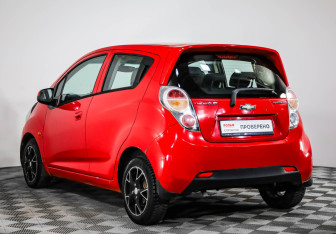 Подержанный автомобиль Chevrolet Spark 2012 года (7 фото)