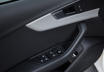 Подержанный автомобиль Audi A4 Sedan 2020 года (23 фото)