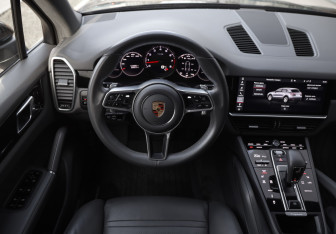 Подержанный автомобиль Porsche Cayenne 2019 года (12 фото)