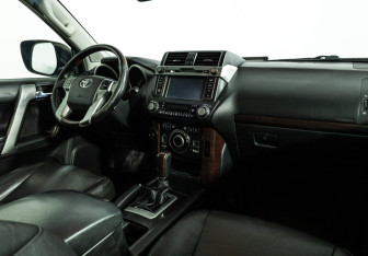 Подержанный автомобиль Toyota Land Cruiser Prado 2014 года (9 фото)