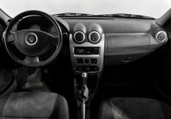 Подержанный автомобиль Renault Logan Sedan 2013 года (13 фото)