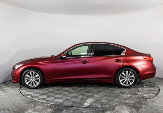 Подержанный автомобиль Infiniti Q50 2016 года (10 фото)