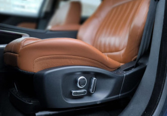 Подержанный автомобиль Jaguar F-Pace 2018 года (27 фото)