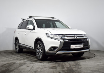 Подержанный автомобиль Mitsubishi Outlander 2016 года (3 фото)