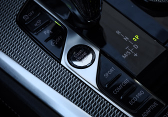 Подержанный автомобиль BMW X6 2021 года (25 фото)