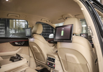 Подержанный автомобиль Audi Q7 2018 года (32 фото)