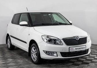 Подержанный автомобиль Skoda Fabia Hatchback 2013 года (3 фото)
