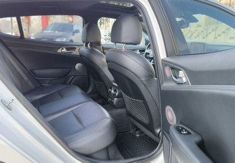 Подержанный автомобиль Kia Stinger 2018 года (17 фото)