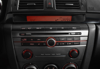 Подержанный автомобиль Mazda 3 Sedan 2007 года (16 фото)