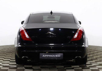 Подержанный автомобиль Jaguar XJ 2016 года (28 фото)