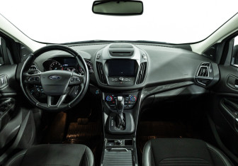 Подержанный автомобиль Ford Kuga 2017 года (13 фото)