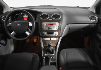 Подержанный автомобиль Ford Focus Sedan 2008 года (13 фото)