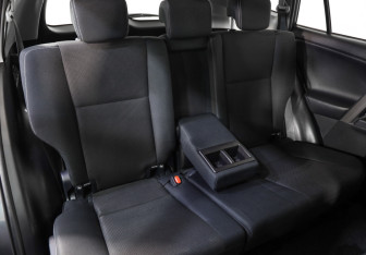 Подержанный автомобиль Toyota RAV4 2015 года (22 фото)